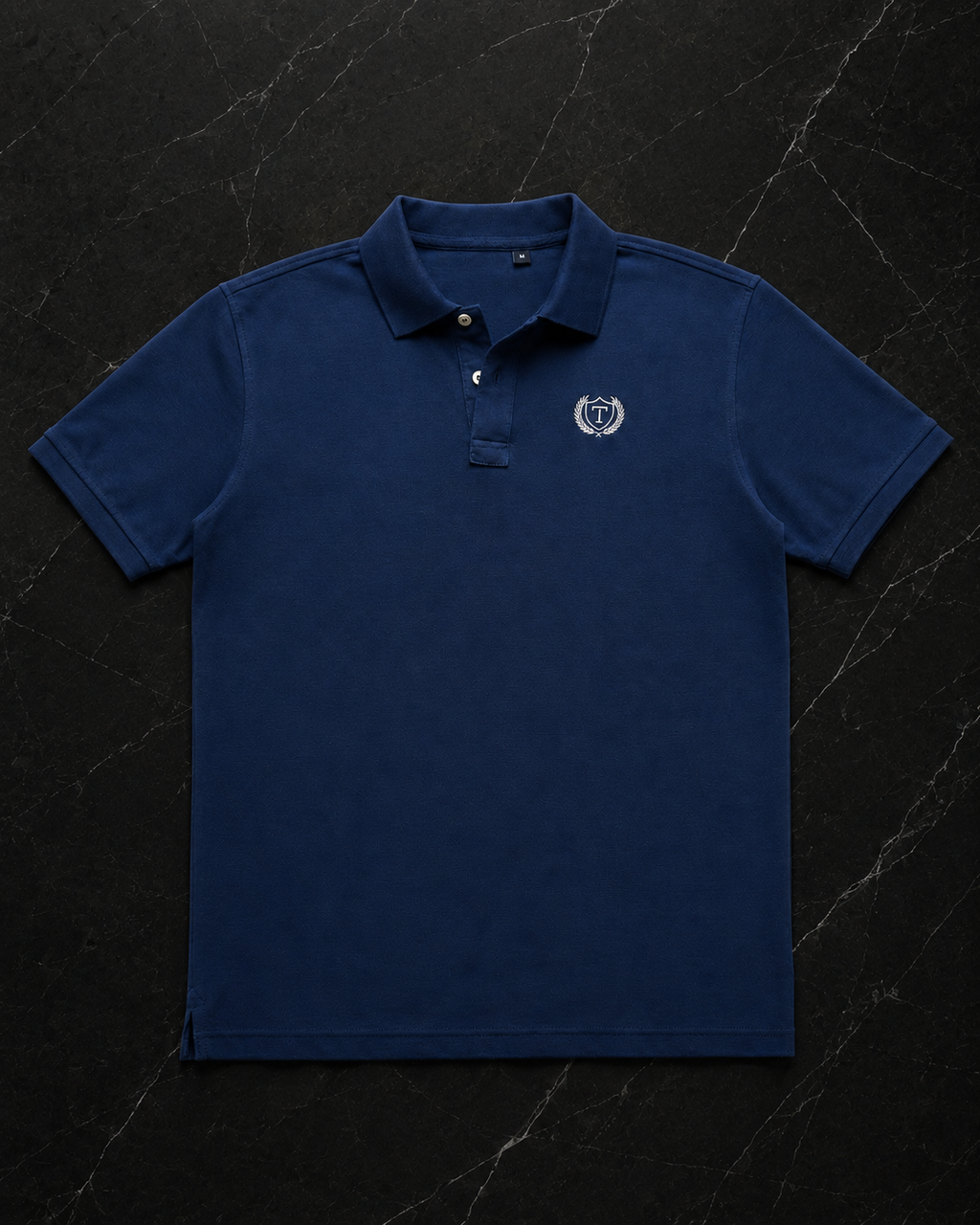 Club Polo Navy — Trajectus Magna — Producto sobre mármol